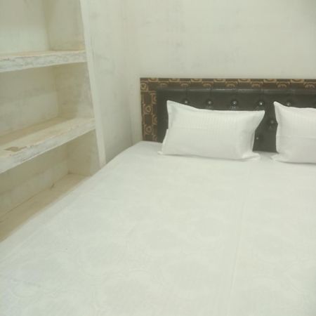 ורנאסי Shivaay Home Stay מראה חיצוני תמונה