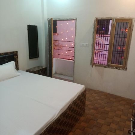 ורנאסי Shivaay Home Stay מראה חיצוני תמונה