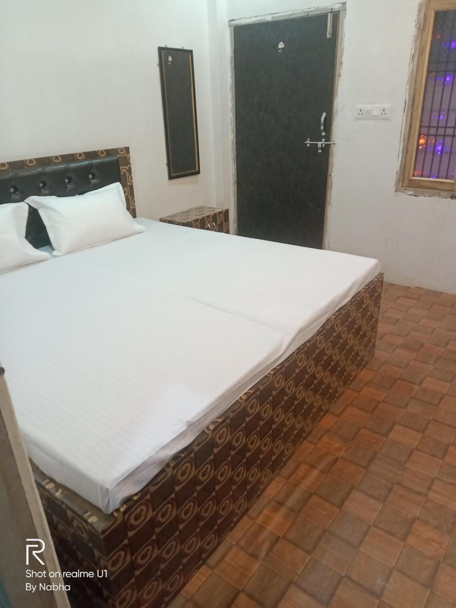 ורנאסי Shivaay Home Stay מראה חיצוני תמונה