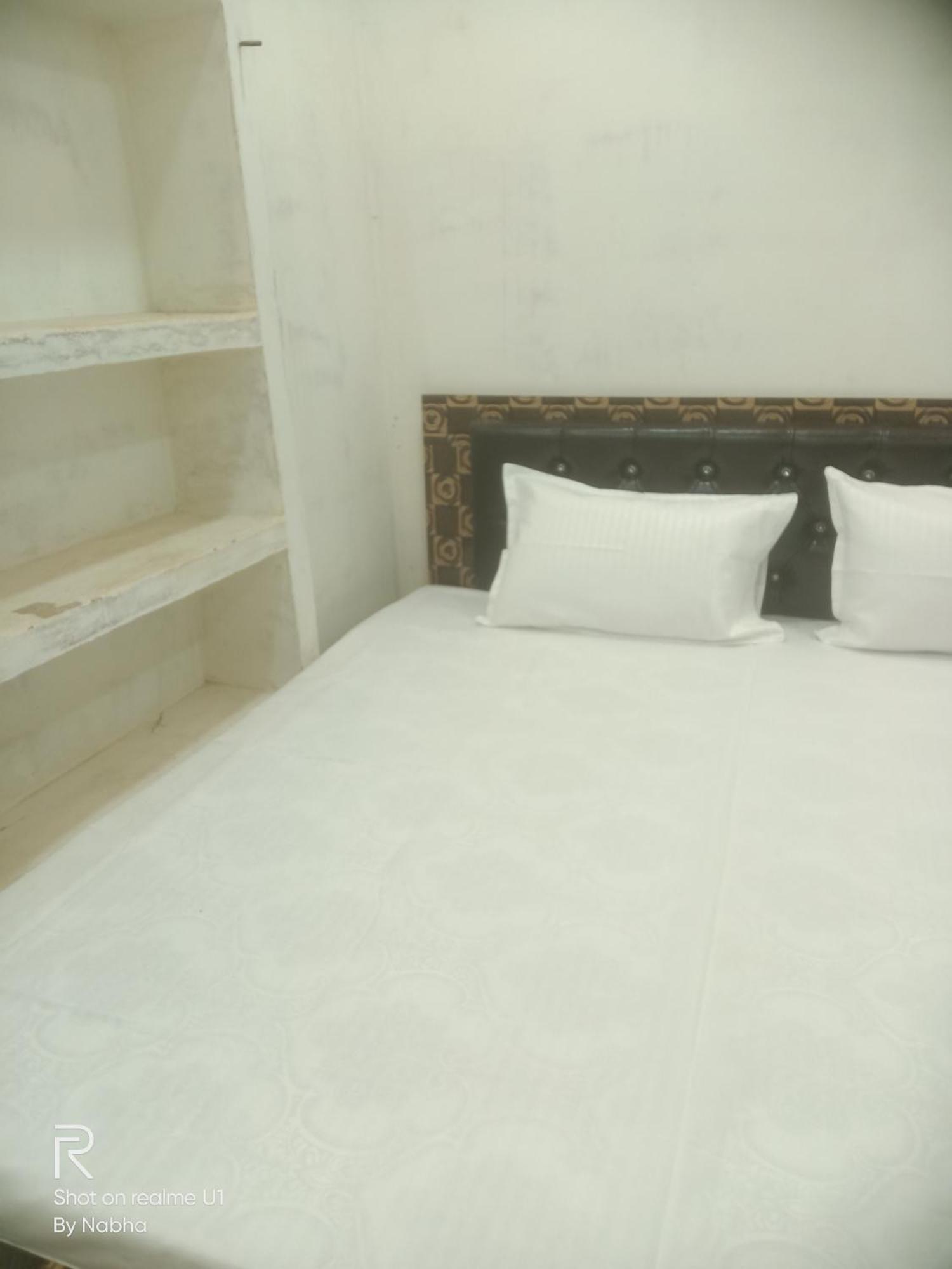 ורנאסי Shivaay Home Stay מראה חיצוני תמונה