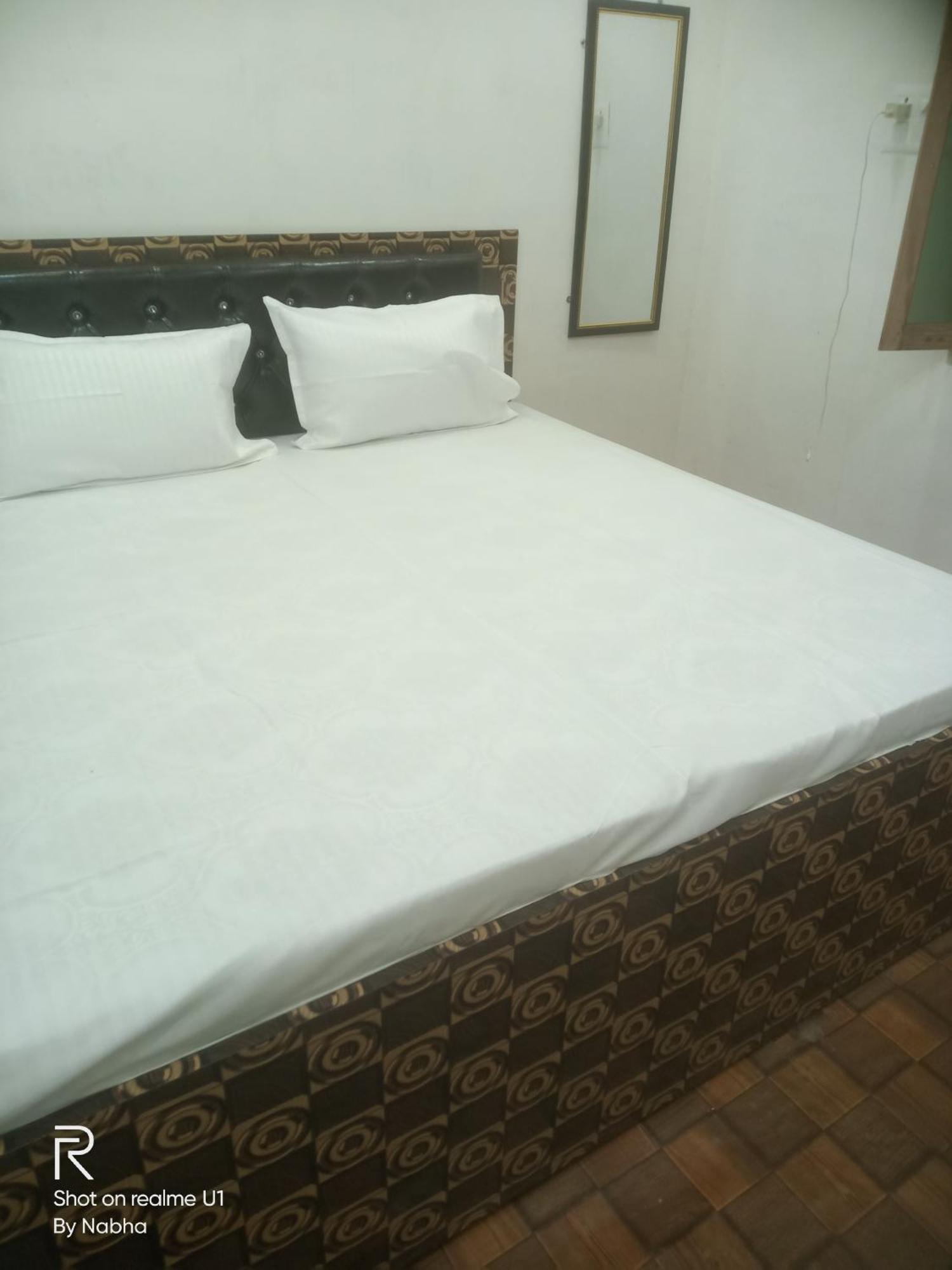 ורנאסי Shivaay Home Stay מראה חיצוני תמונה