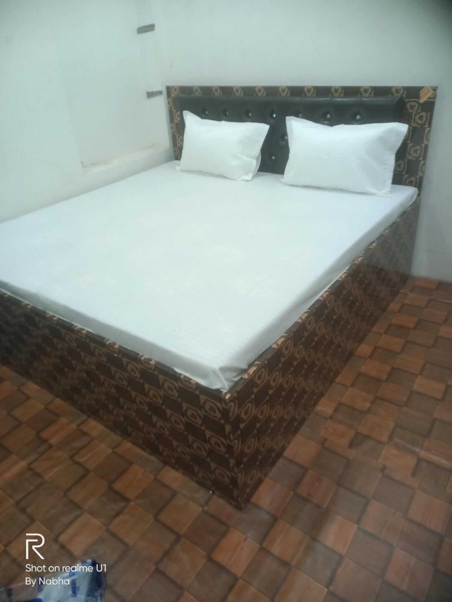 ורנאסי Shivaay Home Stay מראה חיצוני תמונה