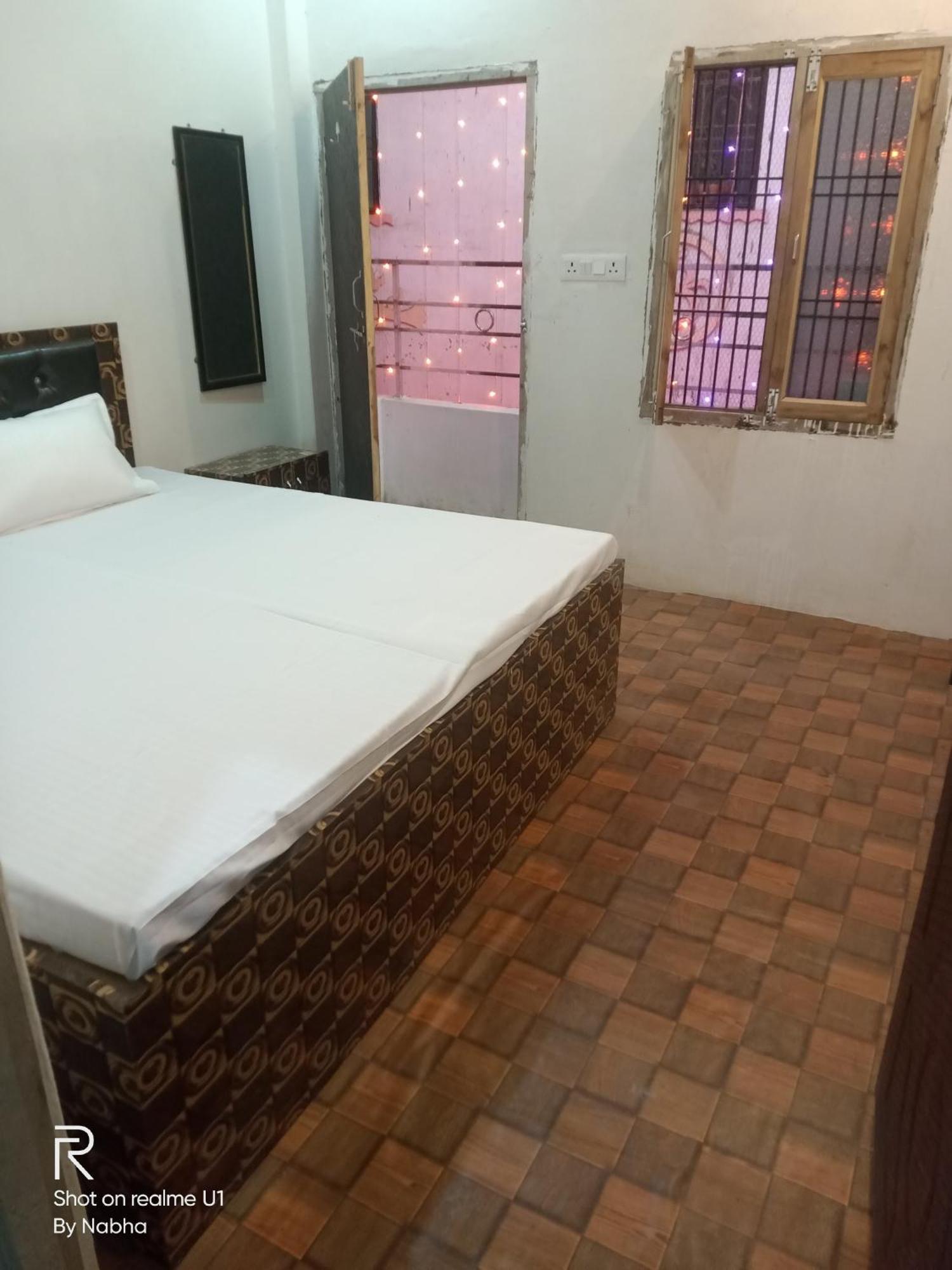 ורנאסי Shivaay Home Stay מראה חיצוני תמונה
